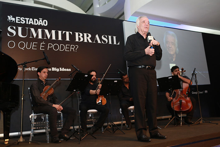 João Carlos Martins, a Brazilian pianist, speaks at the “Summit Brasil: O Que é Poder?” event in São Paulo, Brazil, on Oct. 30, 2019. (Handout/Estadão)